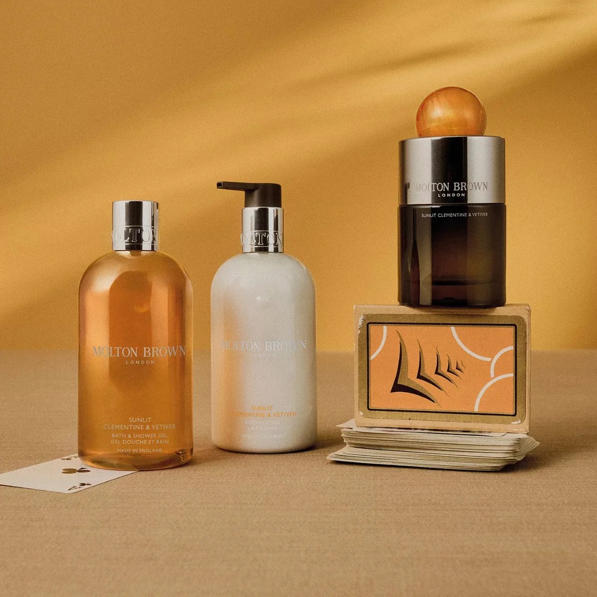Molton Brown - Sunlit Clementine & Vetiver Bath & Shower Gel – Bild 3